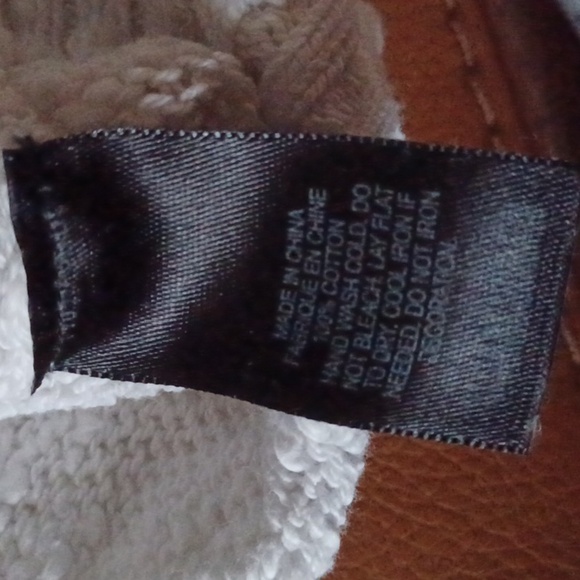 🌺Guess White Crew Neck Sweater with Textured Knit - Picture 7 of 12